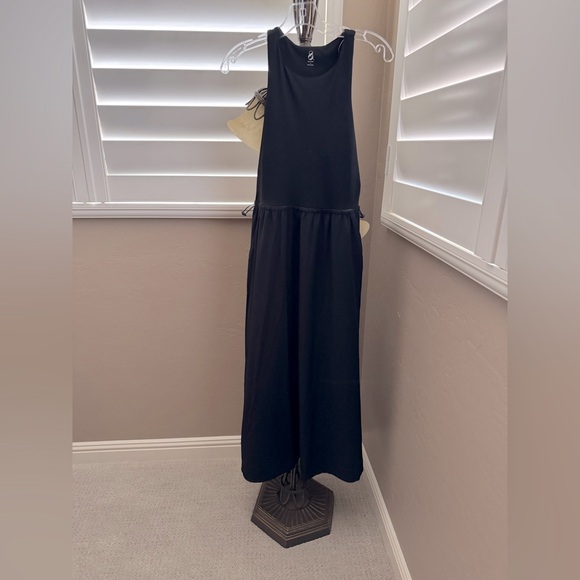 Lou & Grey Side Bungee Pocket Midi Dress - Picture 2 of 5